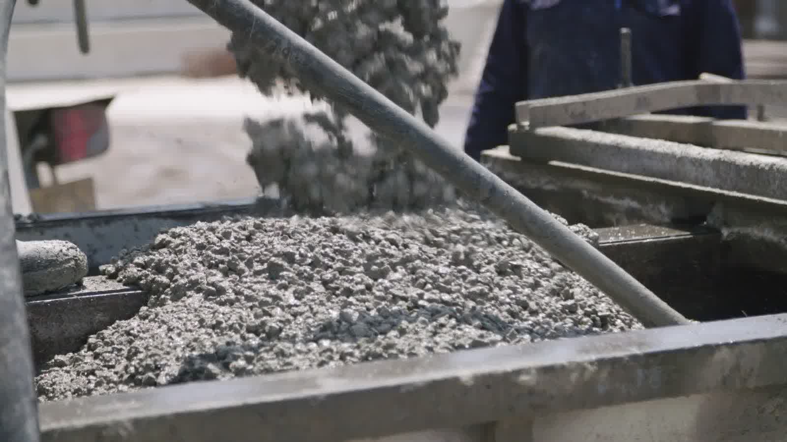 Przekrój prac Centrum Realizacji: beton, murowanie, dach, wykończenia, instalacje i fotowoltaika